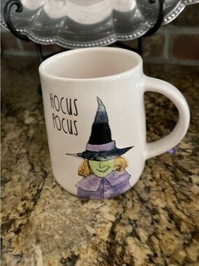 Rae Dunn HOCUS POCUS witch - 19.5oz capacity coffee/tea mug  never used!